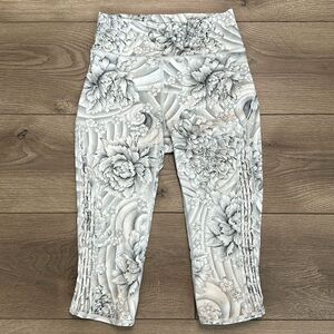 Lululemon High Rise Love Knot‎ Crop 15" Twine White Multi Leggings Size 4